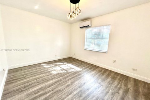 Casa en alquiler en Miami, Florida, 2 dormitorios, 133.78 m2 № 2054860 - foto 4