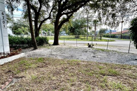 Casa en alquiler en Miami, Florida, 2 dormitorios, 133.78 m2 № 2054860 - foto 7