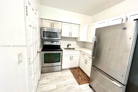 Casa en alquiler en Miami, Florida, 2 dormitorios, 133.78 m2 № 2054860 - foto 3