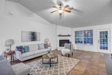 House in Palm Coast, Florida 4 bedrooms, 214.33 sq.m. № 1914277 - photo 8