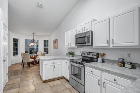House in Palm Coast, Florida 4 bedrooms, 214.33 sq.m. № 1914277 - photo 11