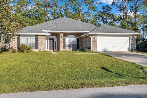 House in Palm Coast, Florida 4 bedrooms, 214.33 sq.m. № 1914277 - photo 1