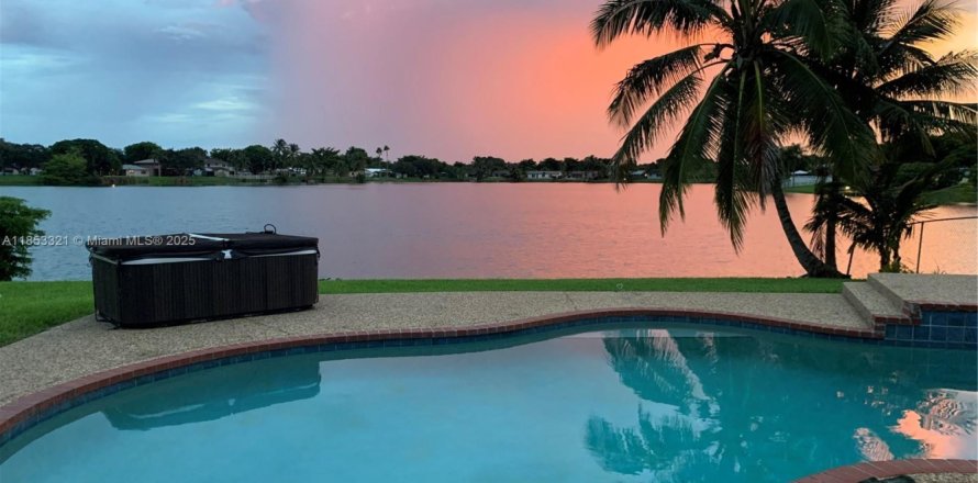 Villa ou maison à Cooper City, Floride 3 chambres, 165.92 m2 № 1877721