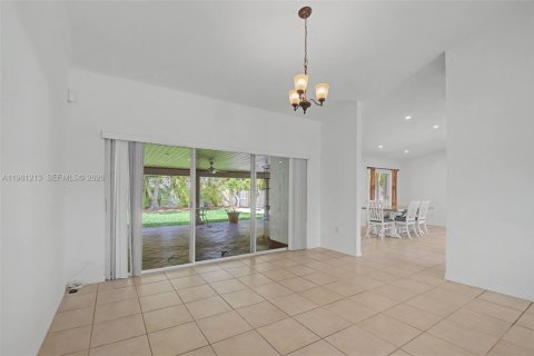 Снять в аренду виллу или дом в Катлер-Бей, Флорида 4 спальни, 188.68м2, № 2045221 - фото 4