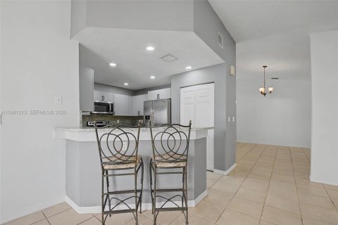 Снять в аренду виллу или дом в Катлер-Бей, Флорида 4 спальни, 188.68м2, № 2045221 - фото 6