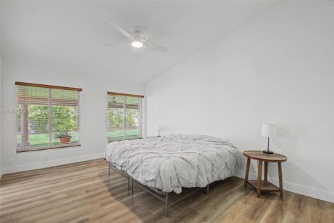 Снять в аренду виллу или дом в Катлер-Бей, Флорида 4 спальни, 188.68м2, № 2045221 - фото 9