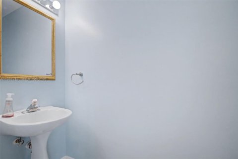 Снять в аренду виллу или дом в Катлер-Бей, Флорида 4 спальни, 188.68м2, № 2045221 - фото 16