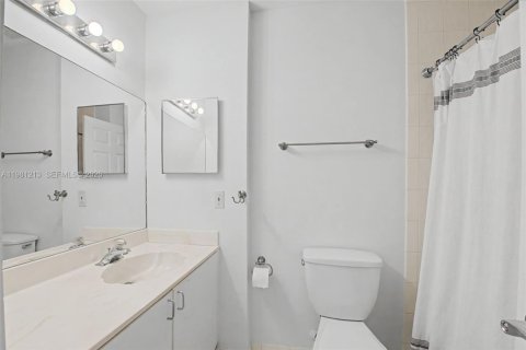 Снять в аренду виллу или дом в Катлер-Бей, Флорида 4 спальни, 188.68м2, № 2045221 - фото 15