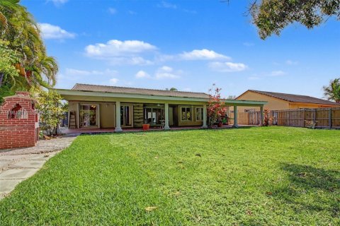 Снять в аренду виллу или дом в Катлер-Бей, Флорида 4 спальни, 188.68м2, № 2045221 - фото 19