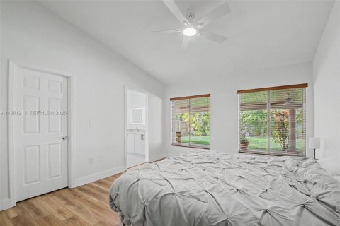 Снять в аренду виллу или дом в Катлер-Бей, Флорида 4 спальни, 188.68м2, № 2045221 - фото 10