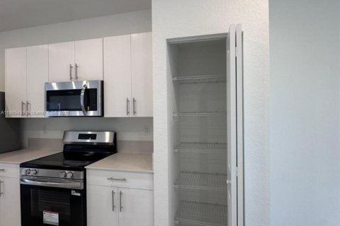 Adosado en alquiler en Florida City, Florida, 3 dormitorios № 1938703 - foto 16