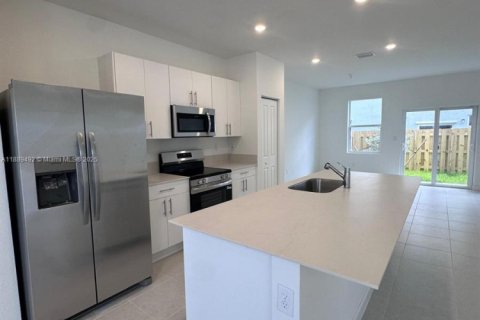 Adosado en alquiler en Florida City, Florida, 3 dormitorios № 1938703 - foto 17