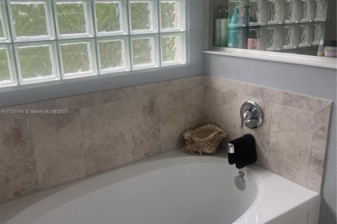 Villa ou maison à vendre à St. Lucie, Floride: 3 chambres, 205.31 m2 № 1959919 - photo 18