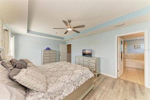 House in Bradenton, Florida 4 bedrooms, 221.76 sq.m. № 1654006 - photo 14
