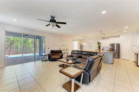 House in Bradenton, Florida 4 bedrooms, 221.76 sq.m. № 1654006 - photo 3