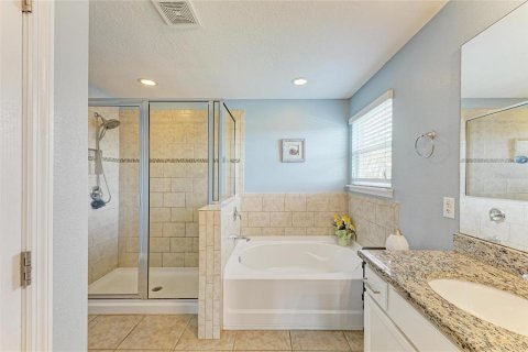 House in Bradenton, Florida 4 bedrooms, 221.76 sq.m. № 1654006 - photo 19
