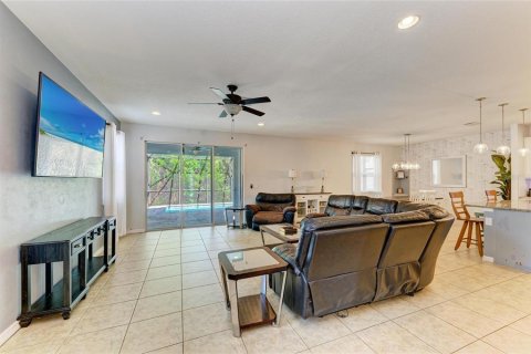 House in Bradenton, Florida 4 bedrooms, 221.76 sq.m. № 1654006 - photo 5