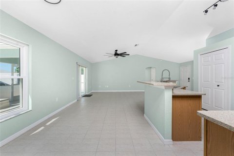 House in Port Charlotte, Florida 3 bedrooms, 130.71 sq.m. № 1902407 - photo 16