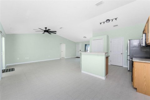 House in Port Charlotte, Florida 3 bedrooms, 130.71 sq.m. № 1902407 - photo 15