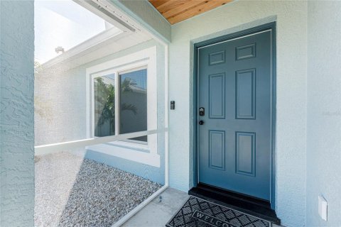 House in Port Charlotte, Florida 3 bedrooms, 130.71 sq.m. № 1902407 - photo 3