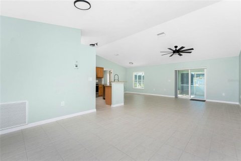 House in Port Charlotte, Florida 3 bedrooms, 130.71 sq.m. № 1902407 - photo 8