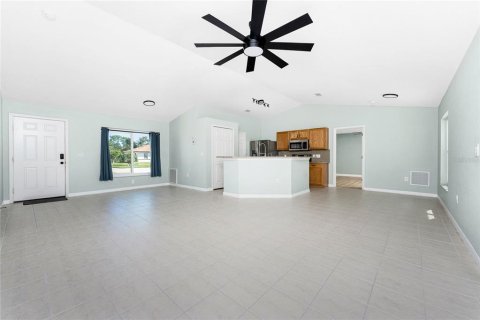 House in Port Charlotte, Florida 3 bedrooms, 130.71 sq.m. № 1902407 - photo 5