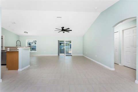 House in Port Charlotte, Florida 3 bedrooms, 130.71 sq.m. № 1902407 - photo 9