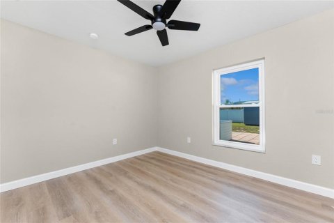 House in Port Charlotte, Florida 3 bedrooms, 130.71 sq.m. № 1902407 - photo 20
