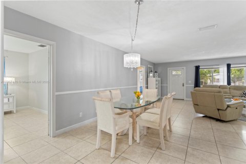 House in Hollywood, Florida 4 bedrooms, 234.11 sq.m. № 1963491 - photo 15