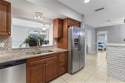 House in Hollywood, Florida 4 bedrooms, 234.11 sq.m. № 1963491 - photo 19