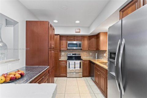 House in Hollywood, Florida 4 bedrooms, 234.11 sq.m. № 1963491 - photo 16