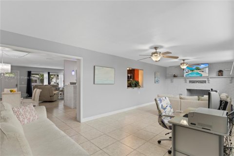 House in Hollywood, Florida 4 bedrooms, 234.11 sq.m. № 1963491 - photo 22