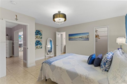 House in Hollywood, Florida 4 bedrooms, 234.11 sq.m. № 1963491 - photo 27