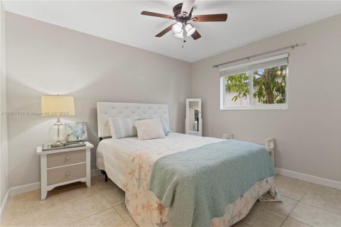 House in Hollywood, Florida 4 bedrooms, 234.11 sq.m. № 1963491 - photo 30