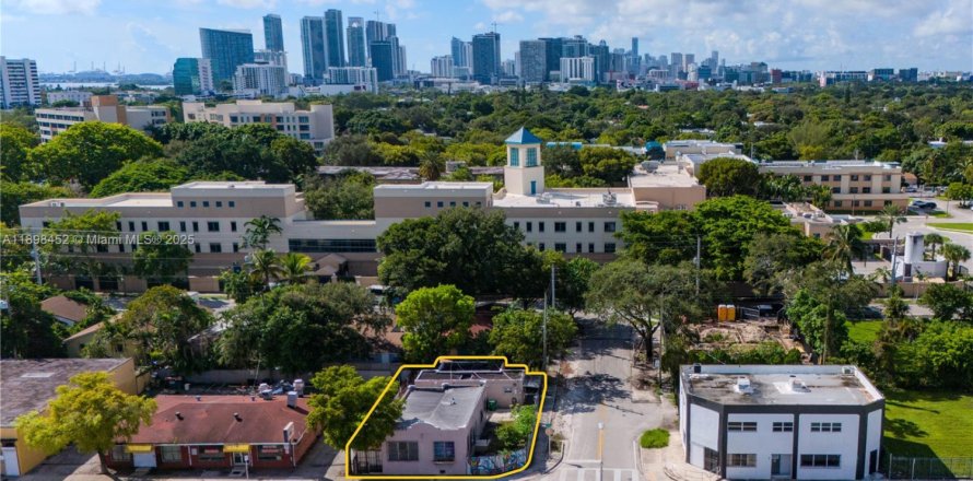 Commercial property in Miami, Florida № 1951355