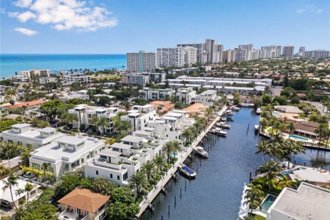 Touwnhouse à vendre à Lauderdale-by-the-Sea, Floride: 4 chambres, 280.94 m2 № 2181765 - photo 2