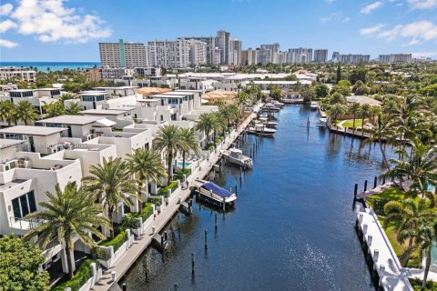 Touwnhouse à vendre à Lauderdale-by-the-Sea, Floride: 4 chambres, 280.94 m2 № 2181765 - photo 5