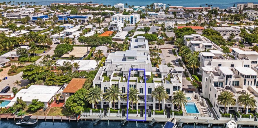 Touwnhouse à Lauderdale-by-the-Sea, Floride 4 chambres, 280.94 m2 № 2181765