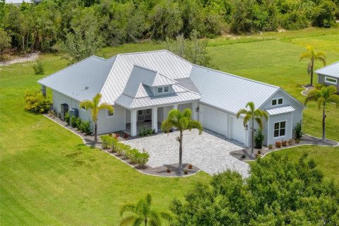 House in Punta Gorda, Florida 3 bedrooms, 215.63 sq.m. № 1793143 - photo 1