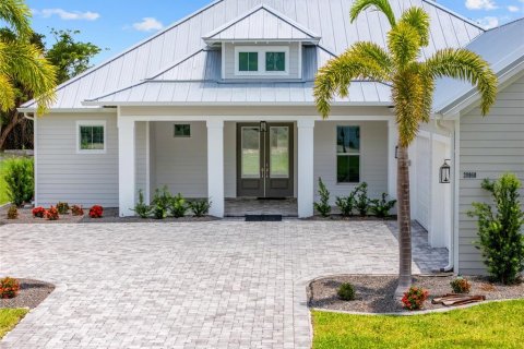 House in Punta Gorda, Florida 3 bedrooms, 215.63 sq.m. № 1793143 - photo 18