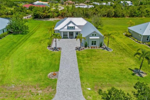 House in Punta Gorda, Florida 3 bedrooms, 215.63 sq.m. № 1793143 - photo 14