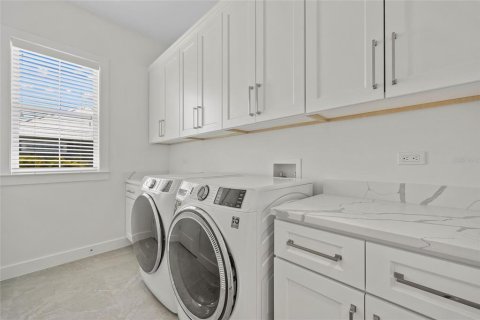 House in Punta Gorda, Florida 3 bedrooms, 215.63 sq.m. № 1793143 - photo 13