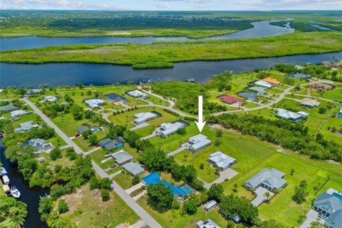 House in Punta Gorda, Florida 3 bedrooms, 215.63 sq.m. № 1793143 - photo 15