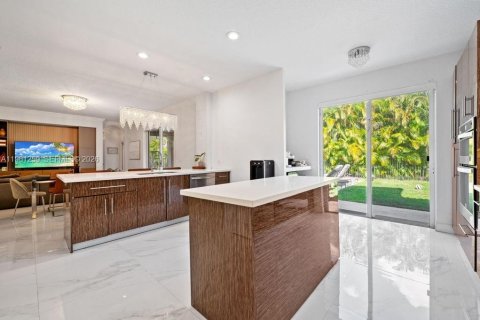 Купить виллу или дом в Уэстон, Флорида 5 спален, 285.95м2, № 2080800 - фото 4