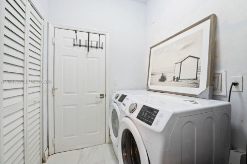 Купить виллу или дом в Уэстон, Флорида 5 спален, 285.95м2, № 2080800 - фото 29