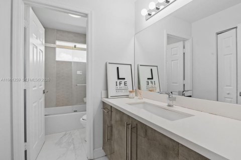 Купить виллу или дом в Уэстон, Флорида 5 спален, 285.95м2, № 2080800 - фото 21