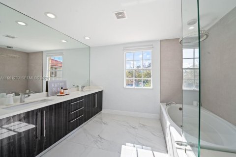 Купить виллу или дом в Уэстон, Флорида 5 спален, 285.95м2, № 2080800 - фото 13