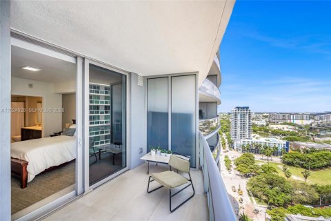 Condominio en venta en Miami, Florida, 2 dormitorios, 107.86 m2 № 2087801 - foto 19