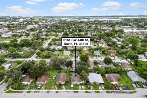 House in Davie, Florida 2 bedrooms, 146.6 sq.m. № 1930267 - photo 23