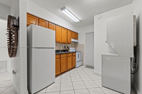 House in Davie, Florida 2 bedrooms, 146.6 sq.m. № 1930267 - photo 16
